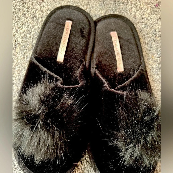 Victoria’s Secret slippers‎ - Picture 1 of 5